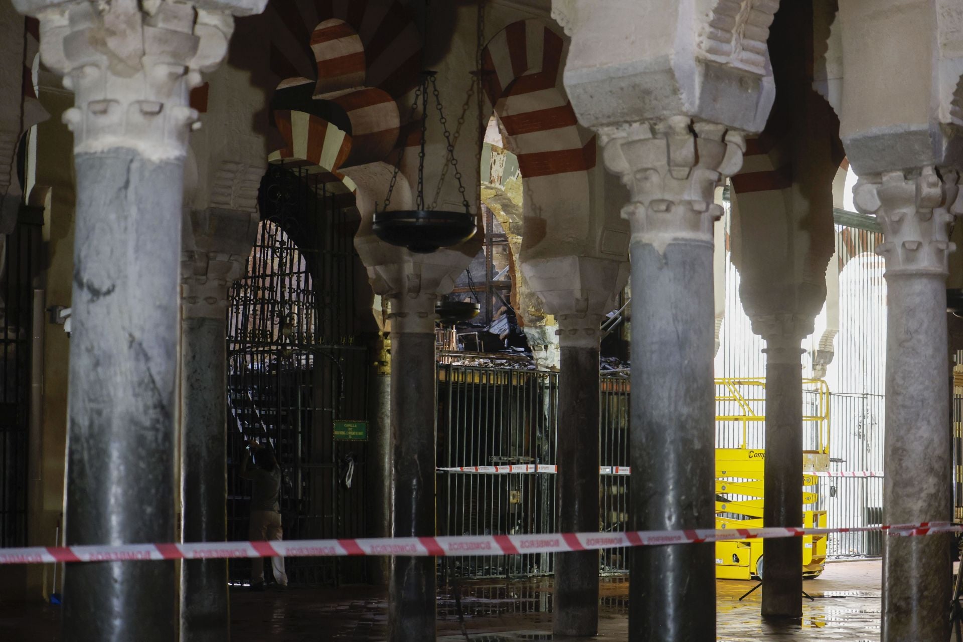 Así ha quedado por dentro la mezquita de Córdoba tras el incendio