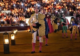 Un momento del paseíllo en la plaza de toros de Marbella.