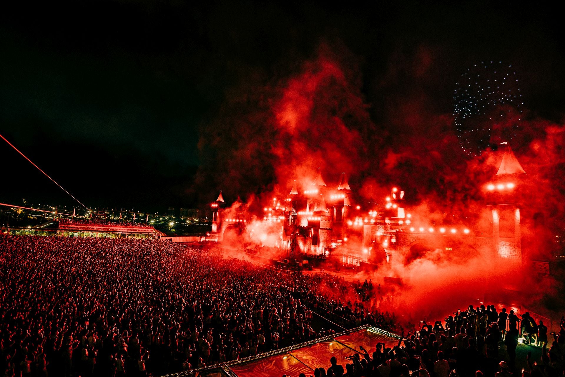 Fotos: Un show de fuegos artificiales y 250 drones ilumina el cielo del Medusa