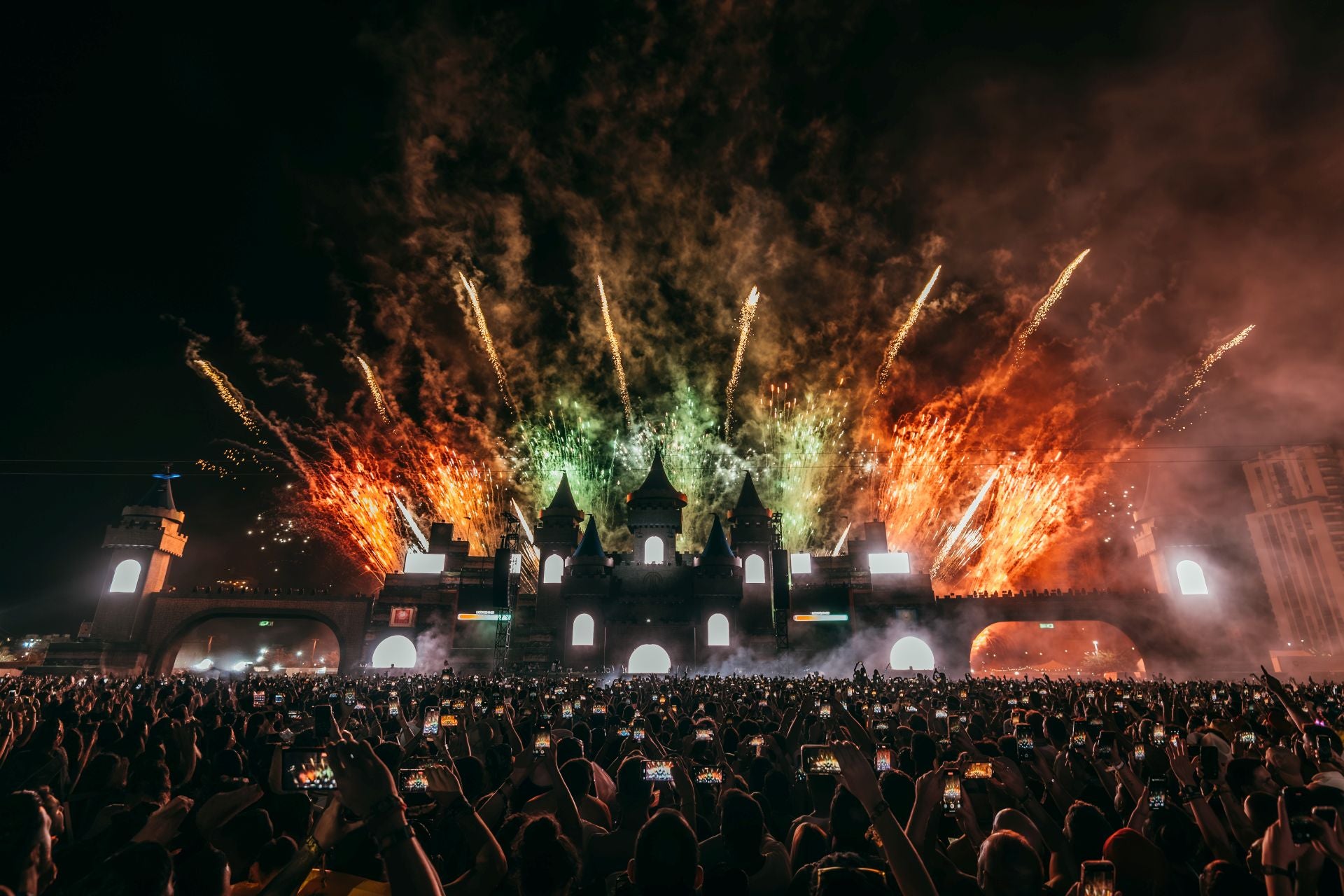 Fotos: Un show de fuegos artificiales y 250 drones ilumina el cielo del Medusa