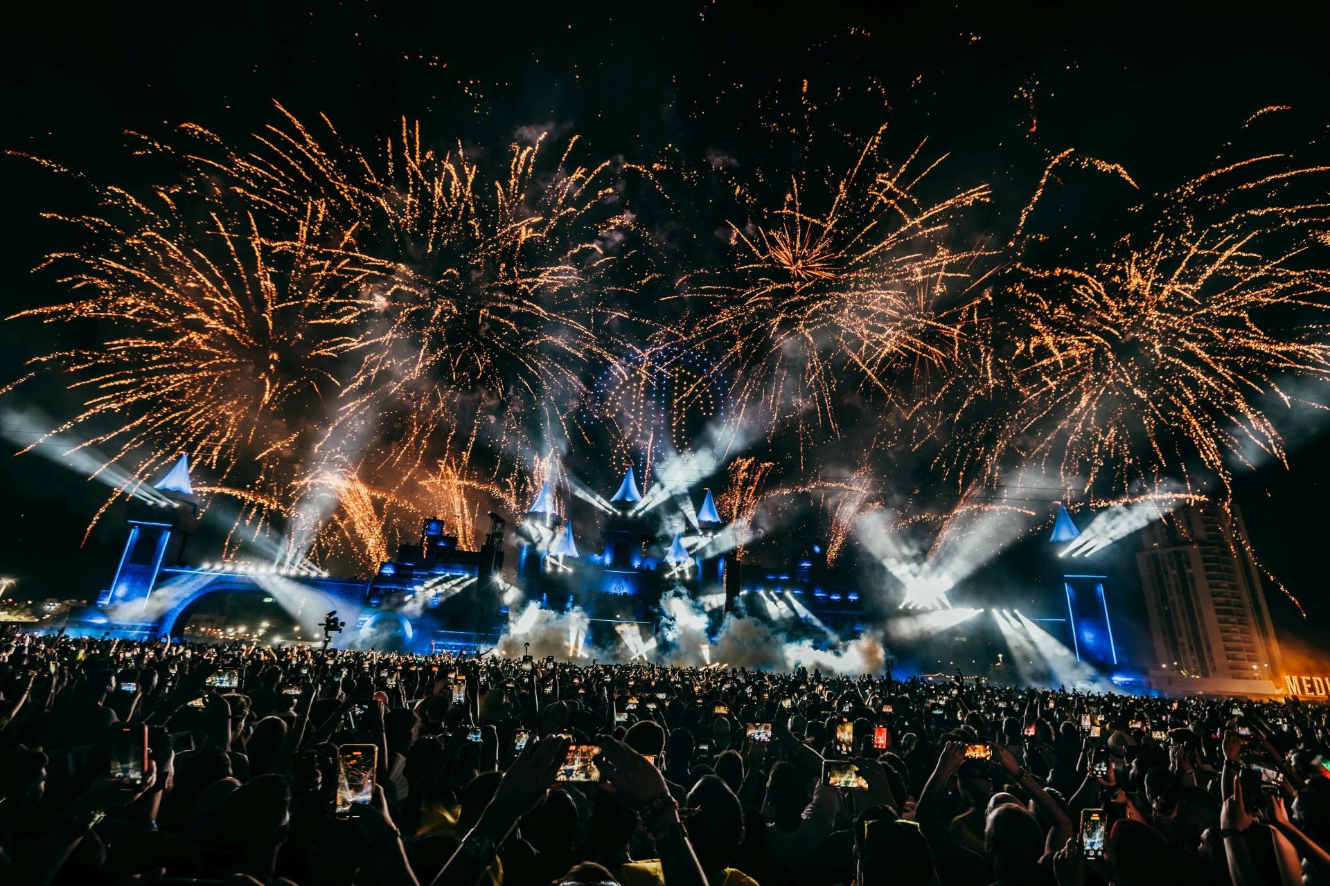 Fotos: Un show de fuegos artificiales y 250 drones ilumina el cielo del Medusa