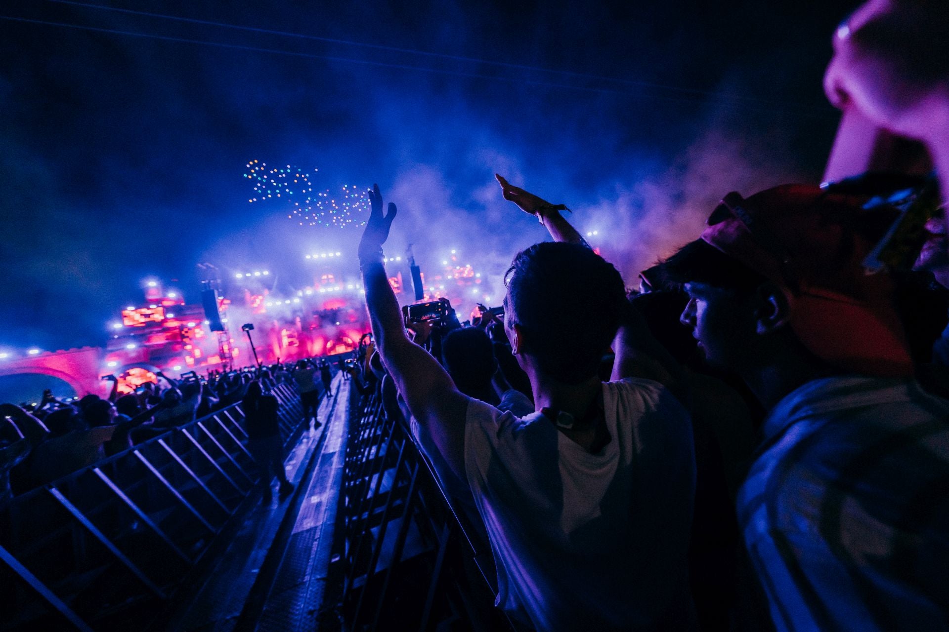 Fotos: Un show de fuegos artificiales y 250 drones ilumina el cielo del Medusa