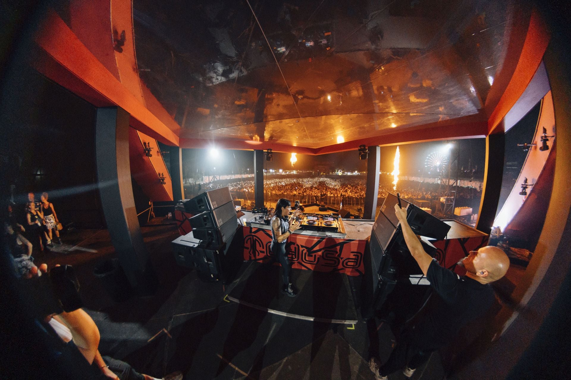 Fotos: Un show de fuegos artificiales y 250 drones ilumina el cielo del Medusa