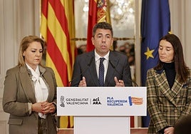 La vicepresidenta Camarero y la consellera de Hacienda Merino, junto al presidente Mazón.