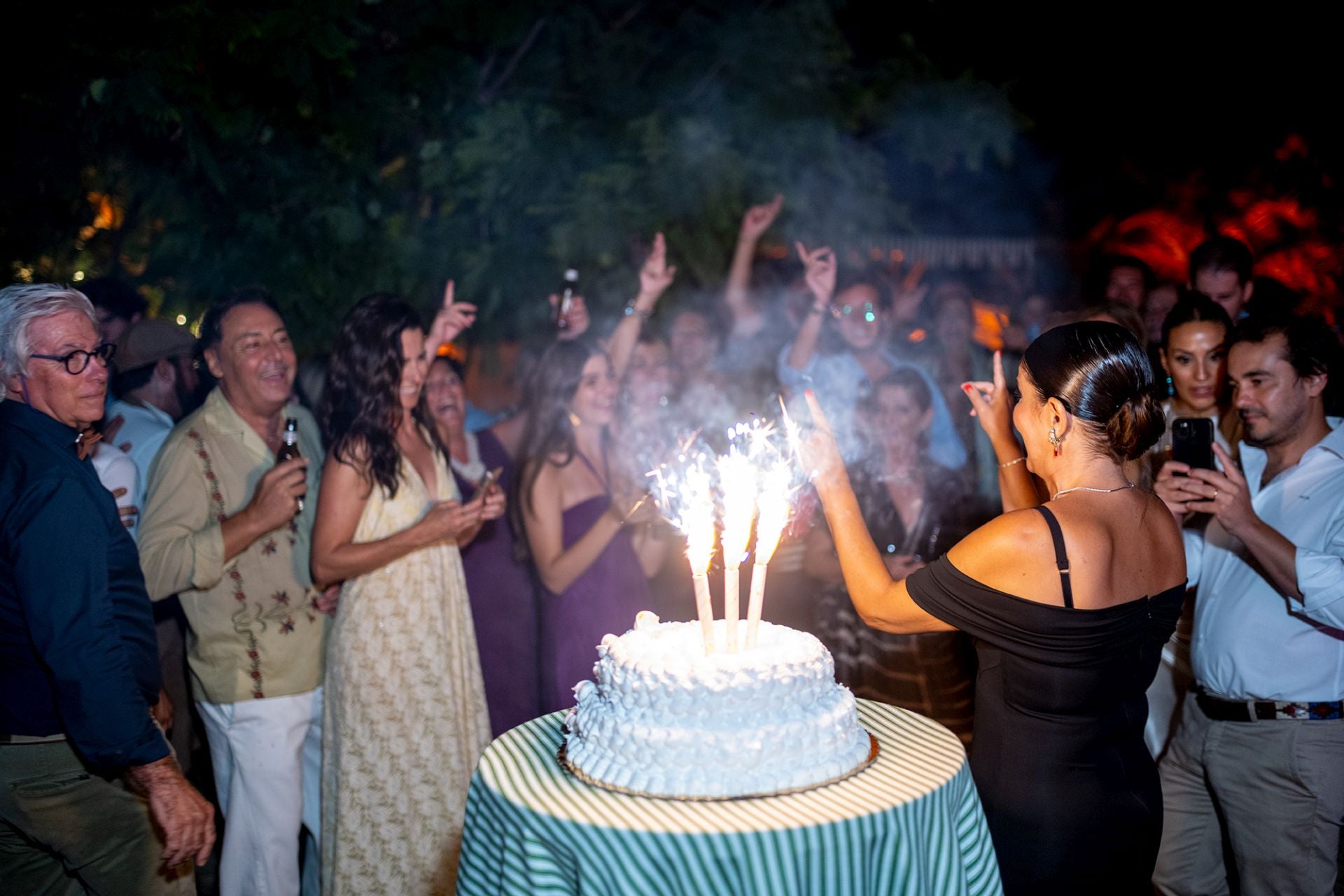 Música en directo, champán y mucha fiesta en el cumpleños de Ángela Pla: «Estoy muy emocionada»