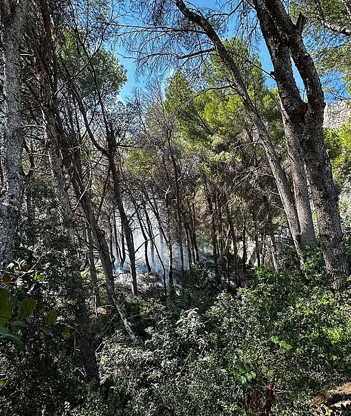 Imagen secundaria 2 - Intervención de los equipos de emergencias en Xàbia.