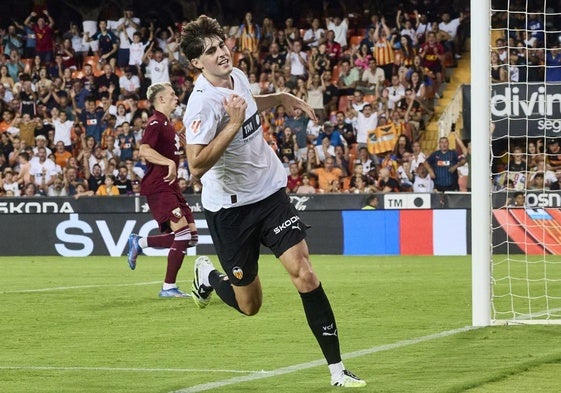 Javi Guerra, tras marcar su segundo gol al Torino en el Trofeu Taronja.