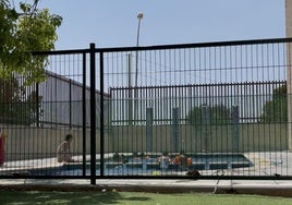 Recinto donde se encuentra la piscina.