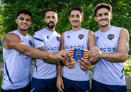 Brugué, Morales, Pablo Martínez y Elgezabal con el brazalete de capitán granota.