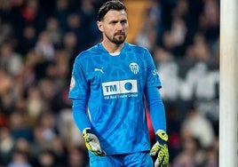 Dimitrievski en un partido con el Valencia.