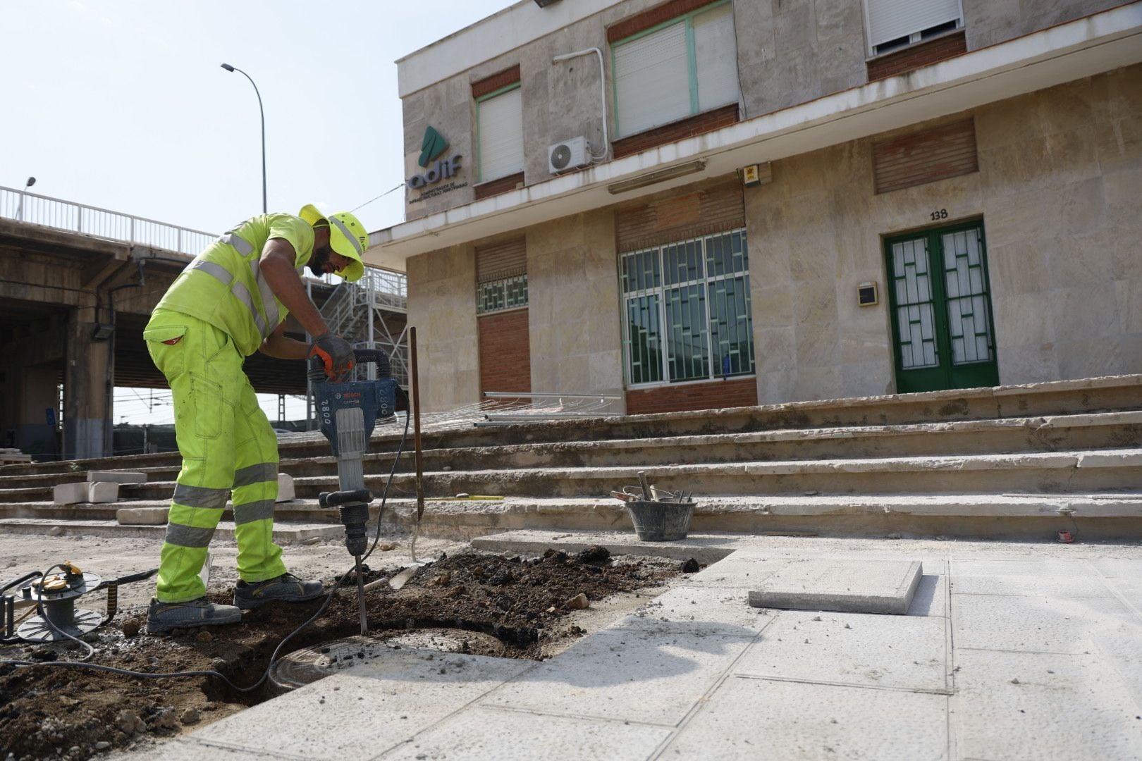 El Ayuntamiento ultima la mejora del acceso peatonal al apeadero de la Font de Sant Lluís
