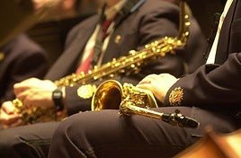 Saxofones de la armónica en Buñol durante las fiestas
