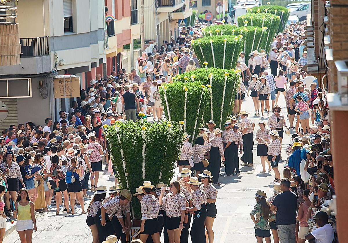 Color, calor, música y 'alfàbegues' en Bétera