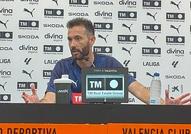 Corberán durante su primera rueda de prensa de la temporada.