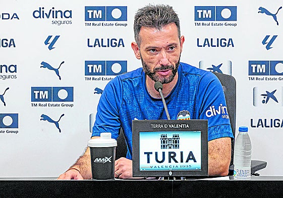 Corberán, durante la rueda de prensa previa al partido de la Real Sociedad.