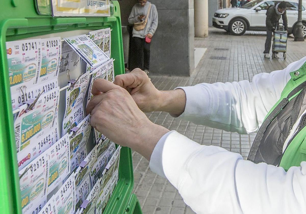 Puesto de venta de la ONCE.