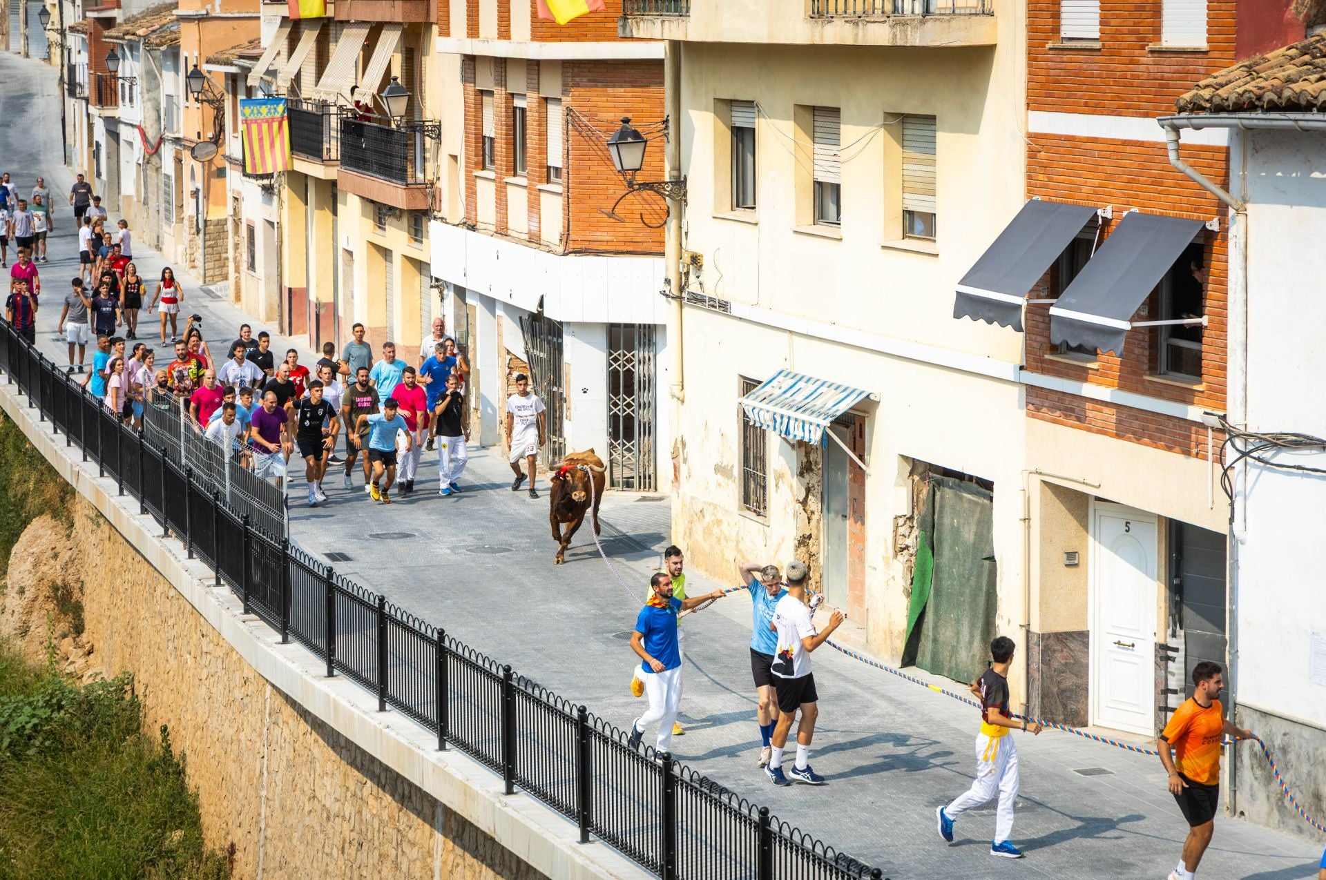 El Torico ya corre por las calles de Chiva como bálsamo contra la dana