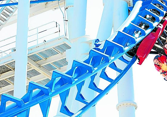 Una de las montañas rusas de Terra Mítica.