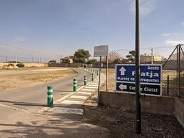 Acceso a la playa en el Mareny de Barraquetes.