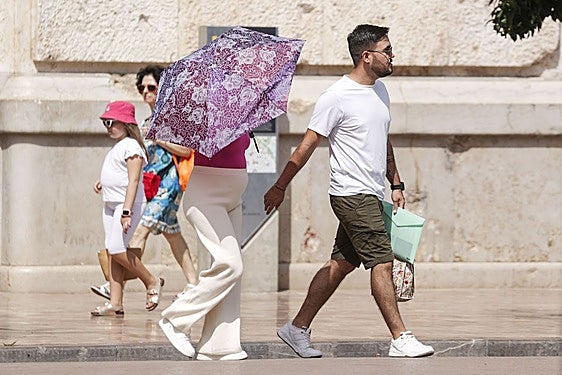 La Comunitat vive sus primeras «noches infernales» con 16 municipios a más de 30 grados