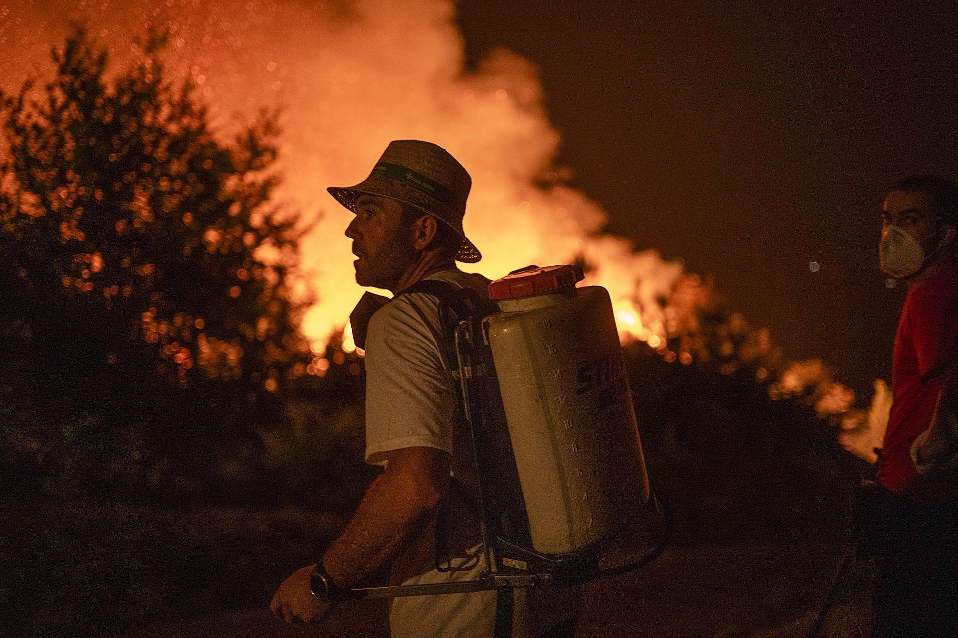 Incendio forestal en Carballeda de Avia (Ourense)