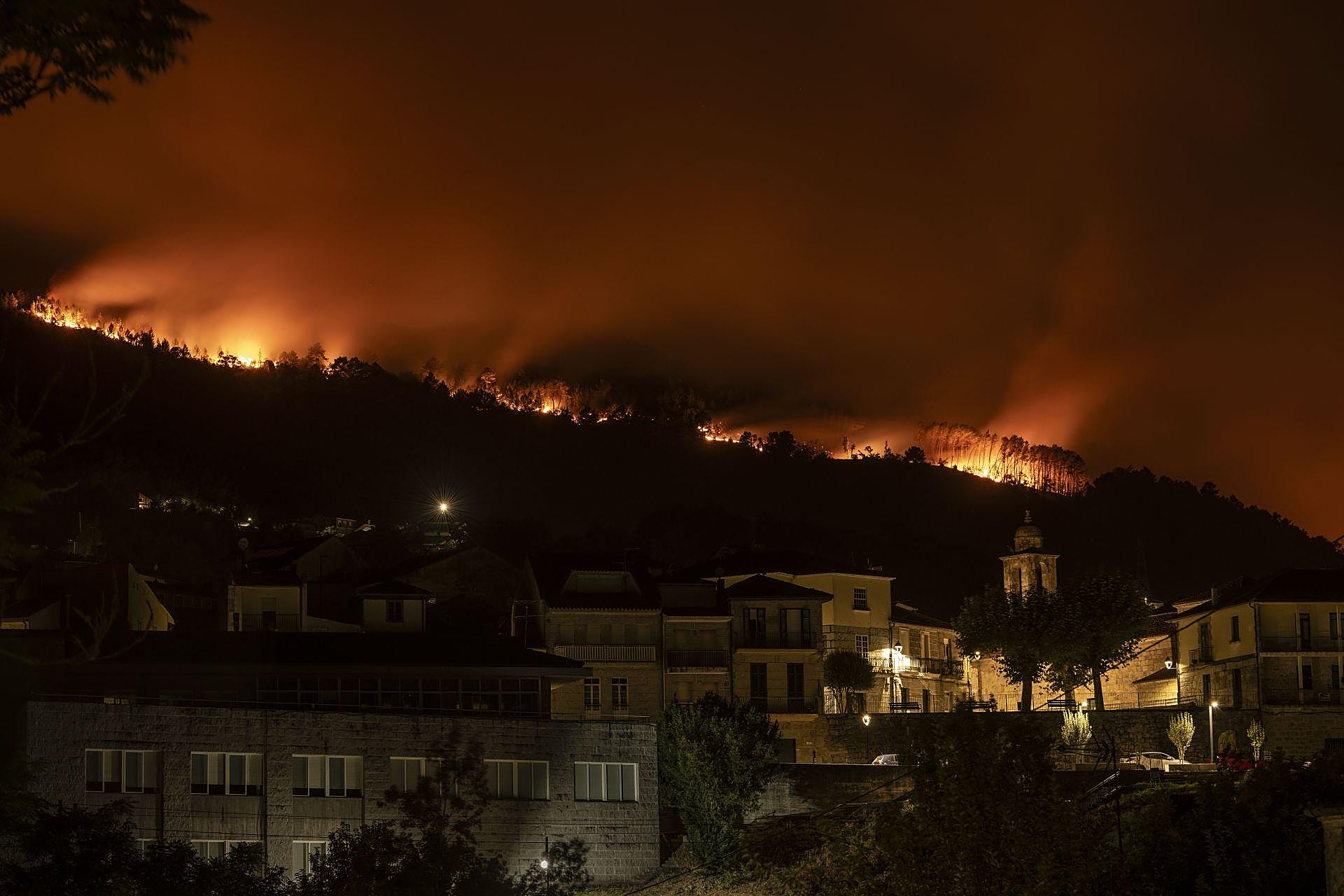 Incendio en Carballeda de Avia (Ourense)