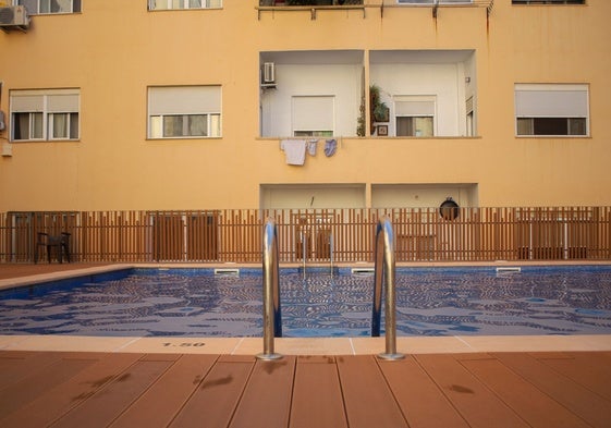 Piscina comunitaria en una vivienda de Valencia.