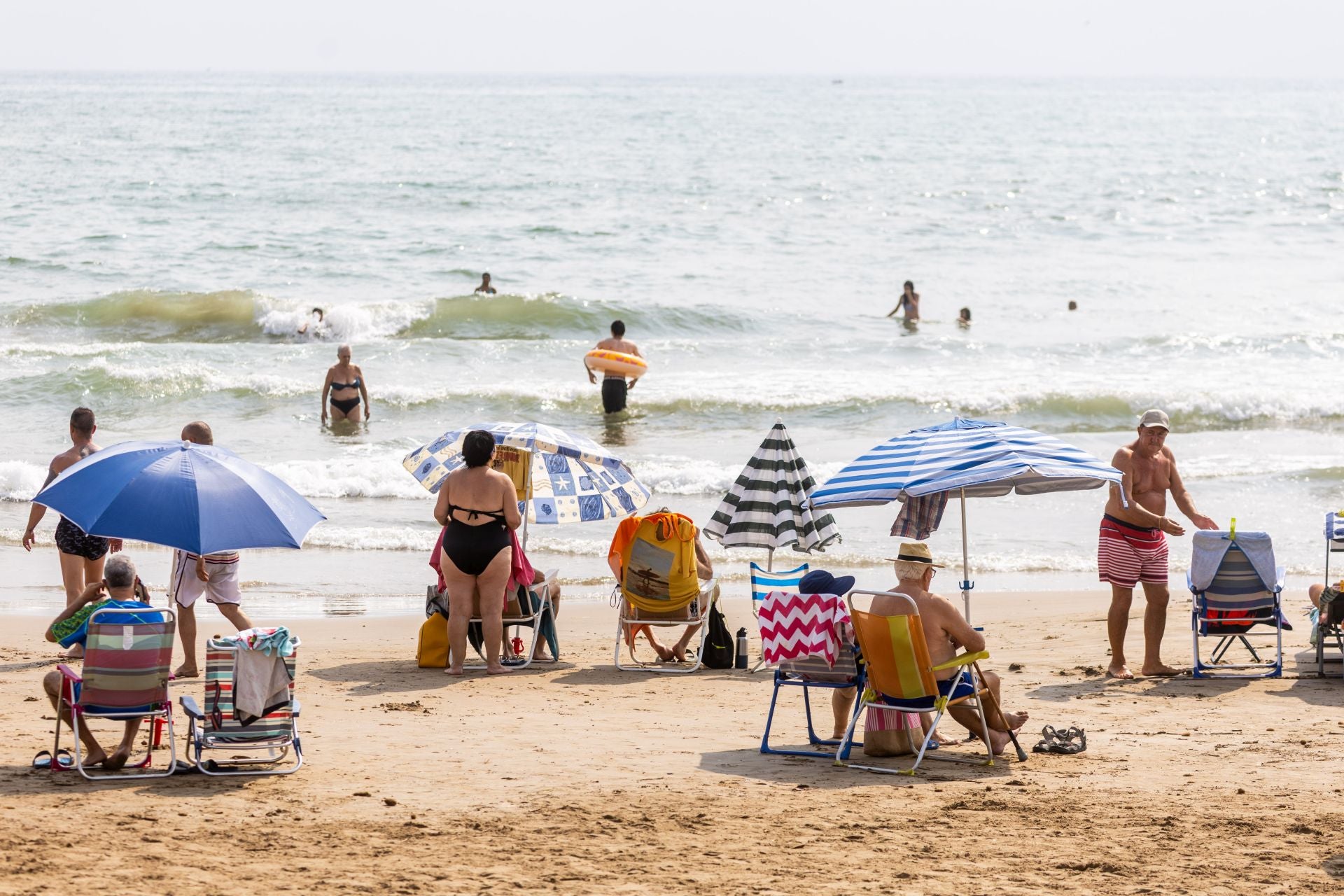 Port Saplaya, la playa contaminada y limpia al mismo tiempo
