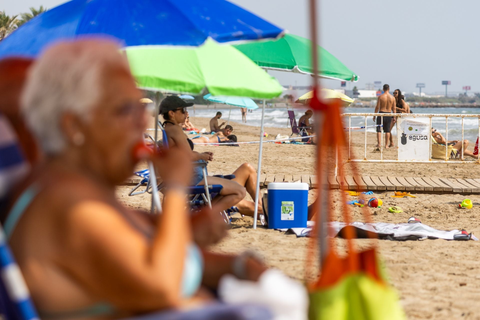 Port Saplaya, la playa contaminada y limpia al mismo tiempo