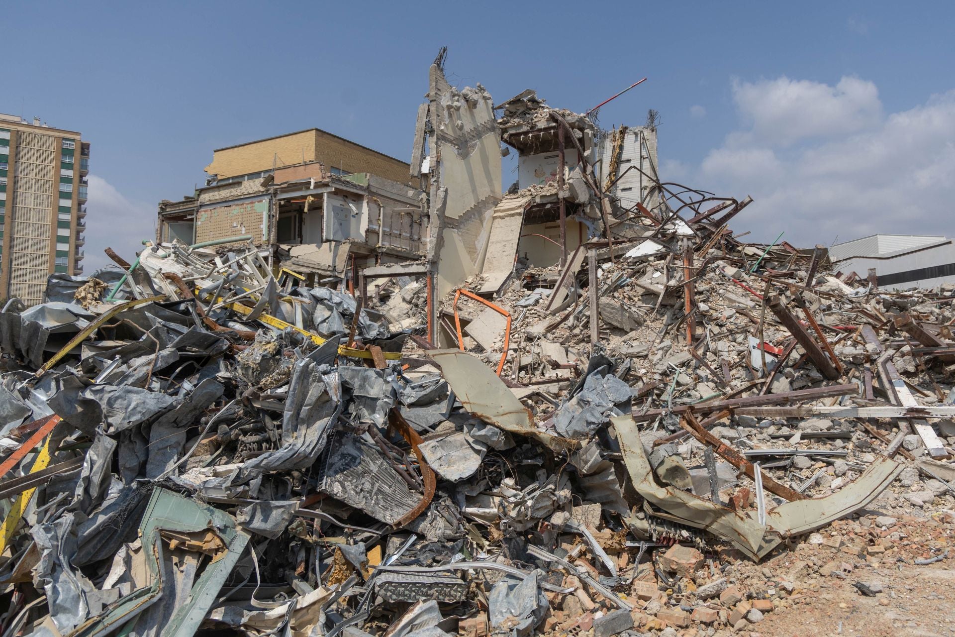 FOTOS | Derribo del edificio de maternidad de la antigua Fe