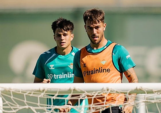 Iker Losada, con el Betis, en un entrenamiento.