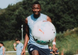 Umar Sadiq, con la Real Sociedad, en un entrenamiento.