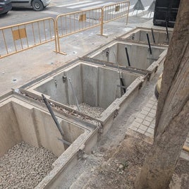 Trabajos de retirada de los contenedores.