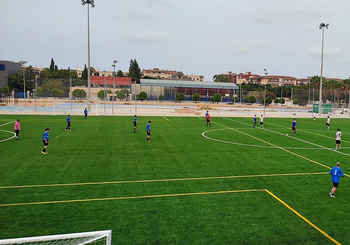 Primer partido en el campo de Benetússer.