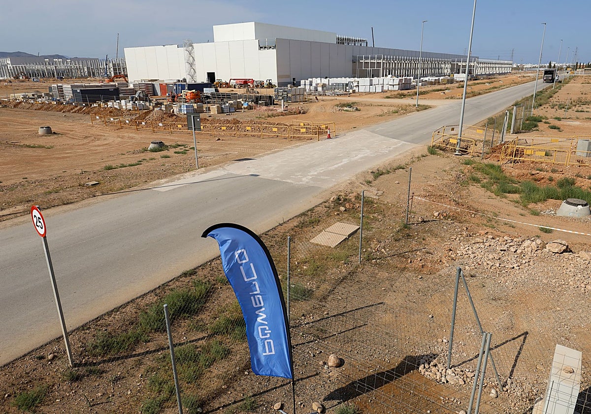 Exterior de la gigafactoría de PowerCo en Sagunto.