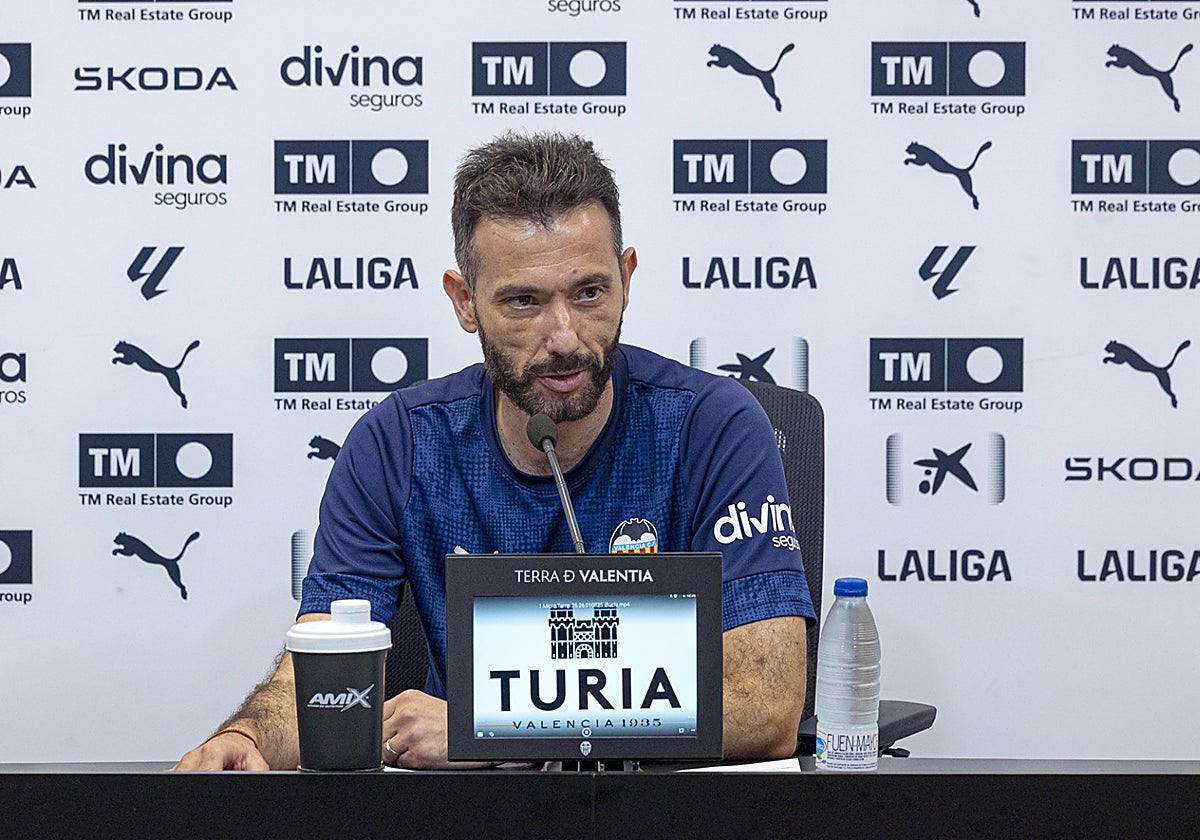 Corberán en rueda de prensa.