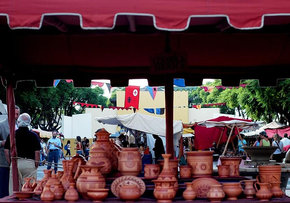 Mercado medieval en una imagen de archivo