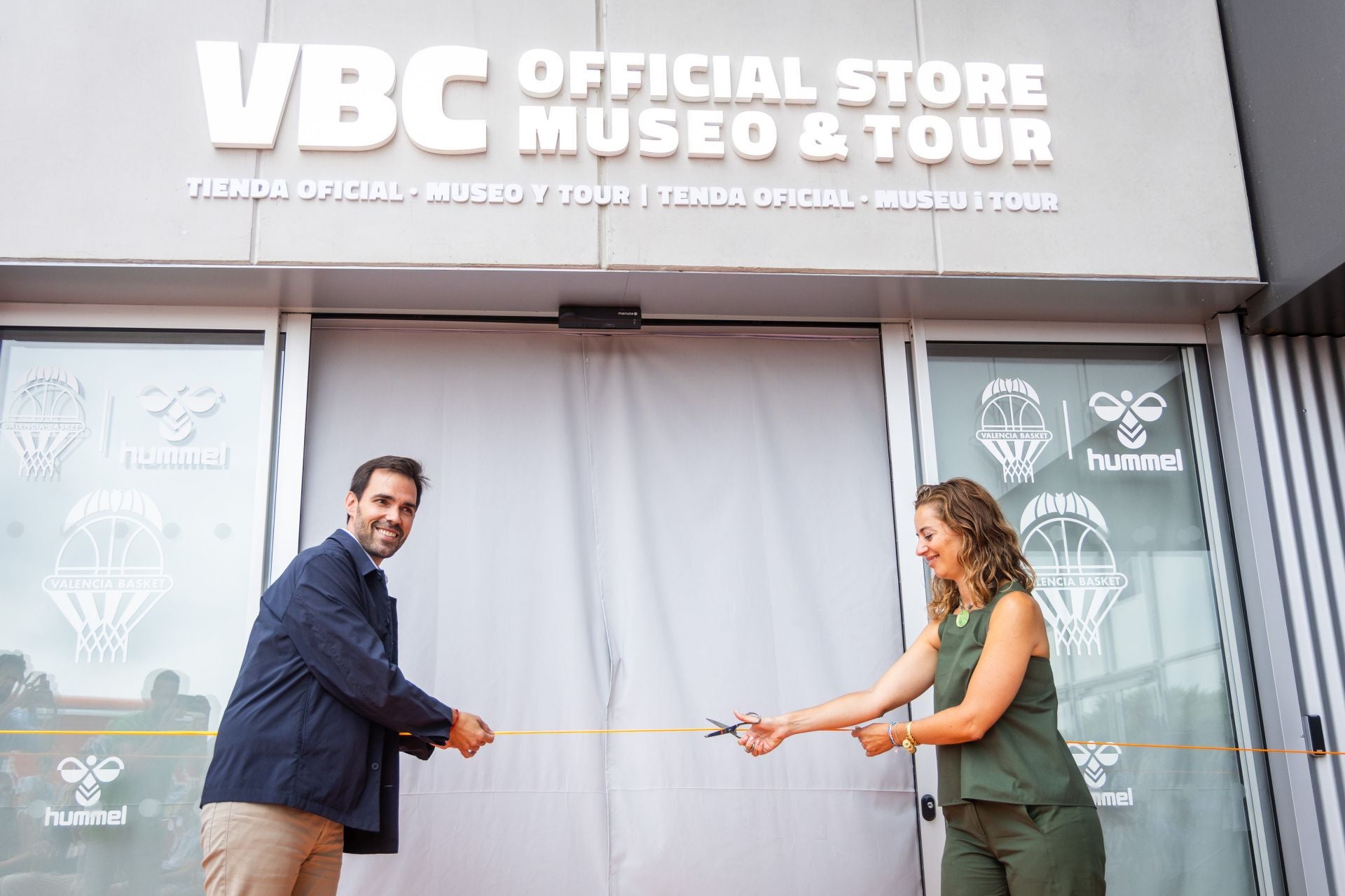 El Valencia Basket estrena nueva tienda en el Roig Arena