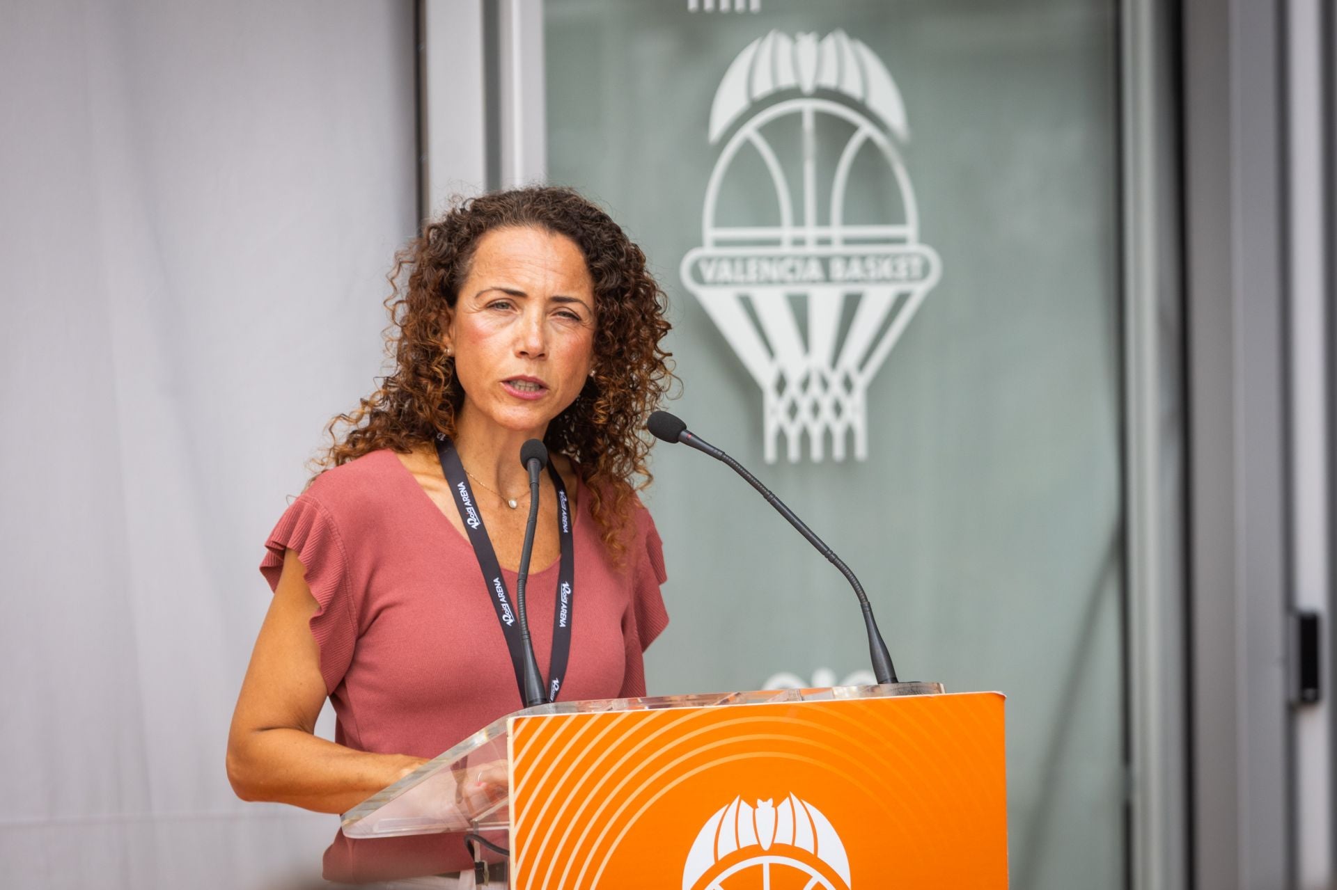 El Valencia Basket estrena nueva tienda en el Roig Arena