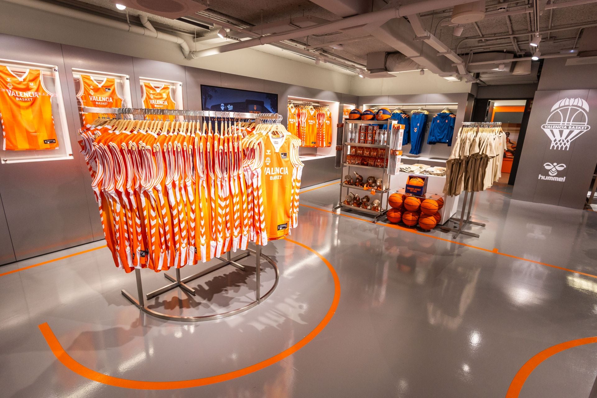 El Valencia Basket estrena nueva tienda en el Roig Arena