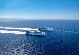 Dos de las embarcaciones de Baleària.