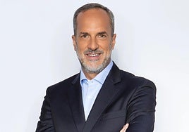 El presentador Santi Acosta estará al frente del nuevo espacio de la cadena de Mediaset.