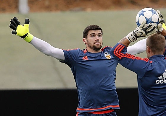 Ryan, en un entrenamiento con el Valencia.