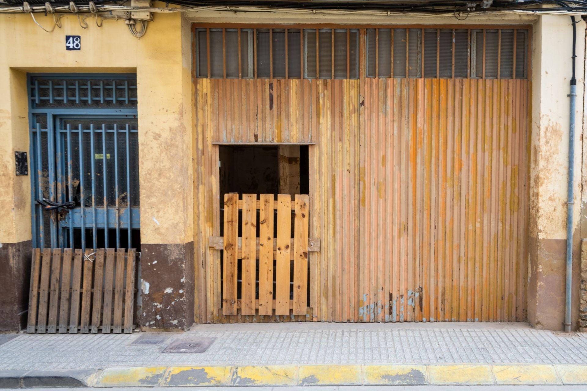 FOTOS | Las dos casas de Paiporta afectadas por la dana que han sido ocupadas