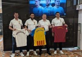 Santamaria, Danjuma y Ugrinic, en su presentación.