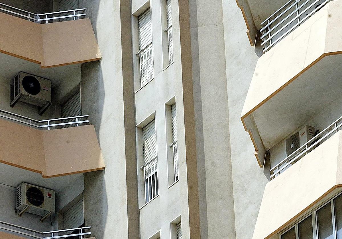 Aparatos de aire acondicionado en pisos.