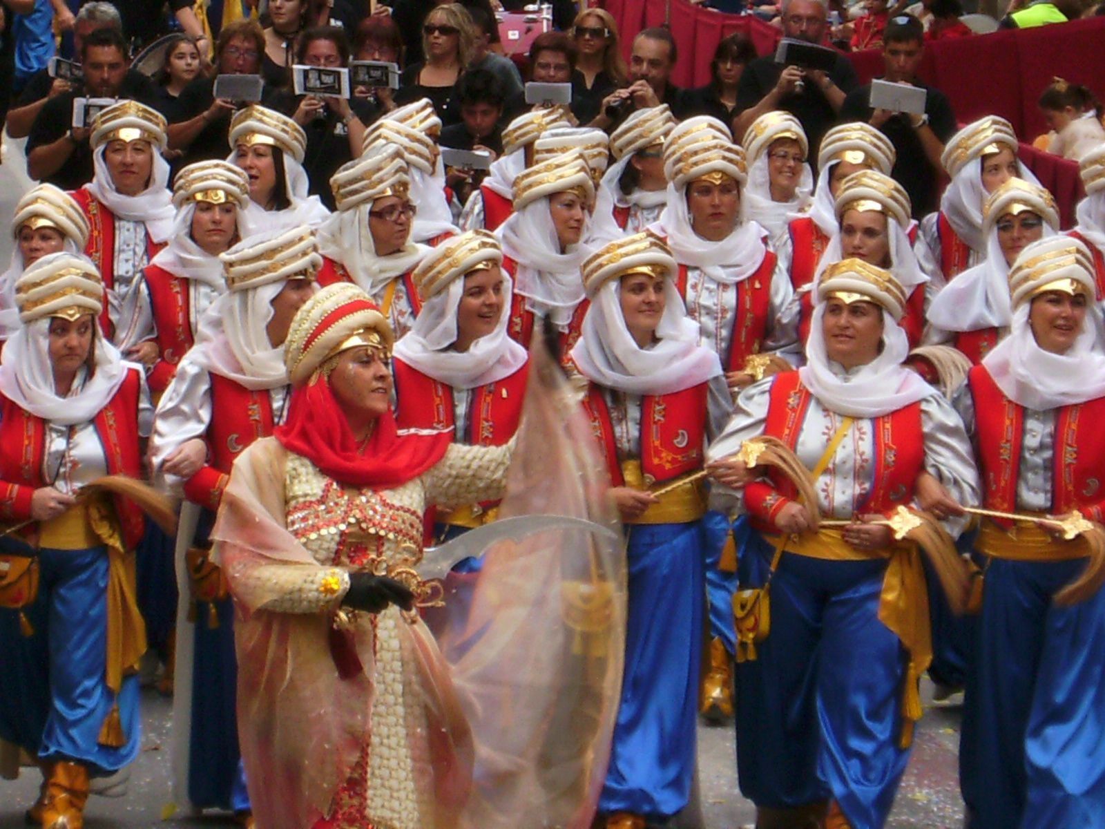 Desfile de Moros y Cristianos en Villena