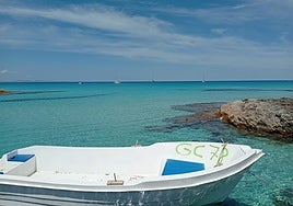 Una patera intervenida por la Guardia Civil.