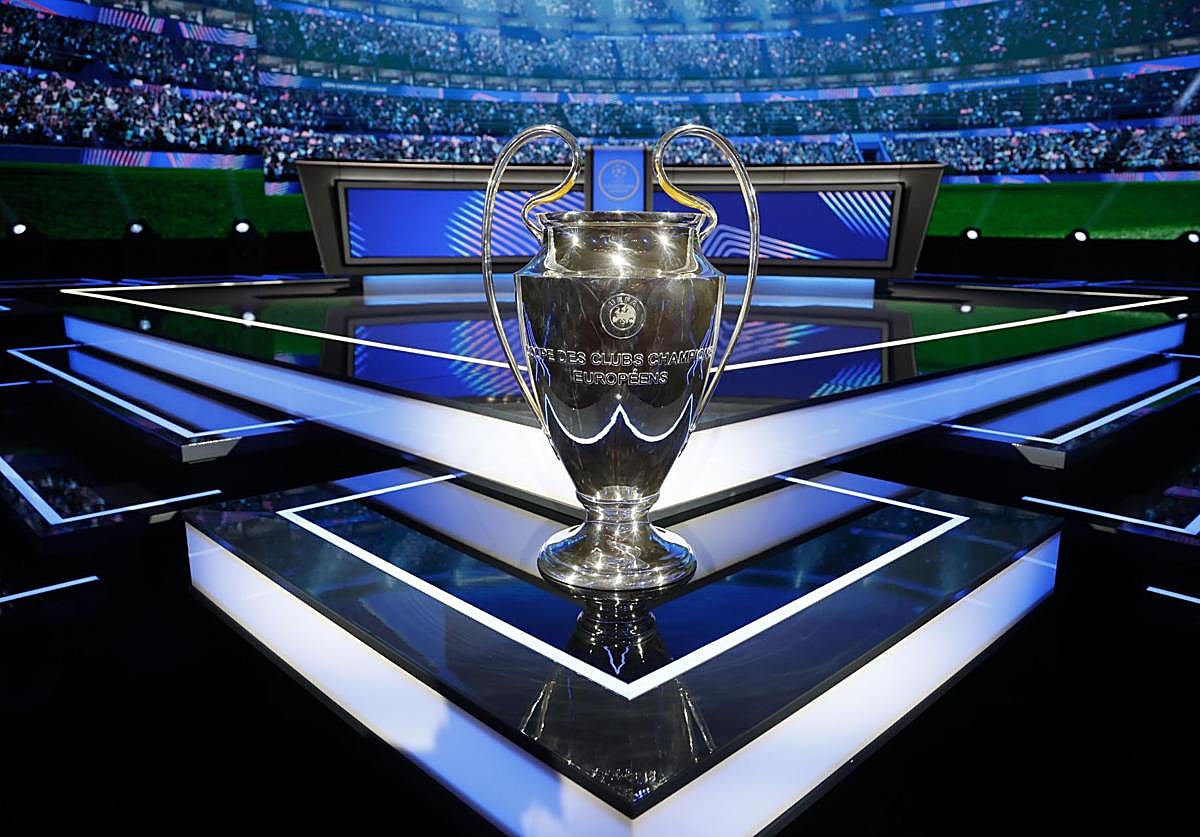 El trofeo de la Champions durante el sorteo celebrado en Mónaco en 2024.