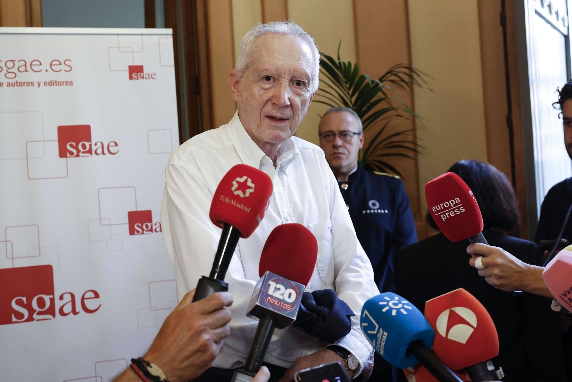 Fotos: desfile de famosos para dar el último adiós a Manolo de la Calva (Dúo Dinámico)